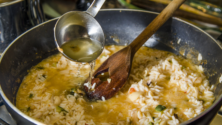 Cooking risotto in a pan