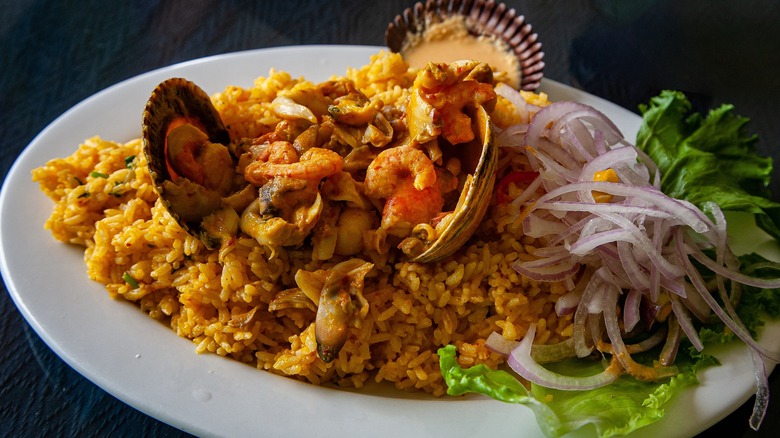 Yellow rice with shells