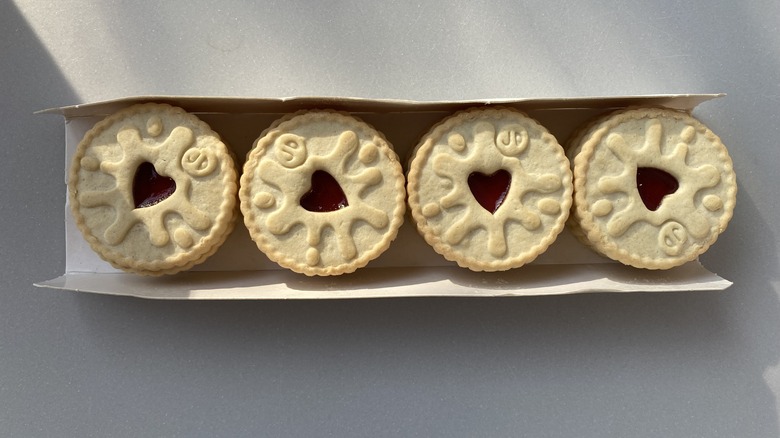 Jammie dodgers in row