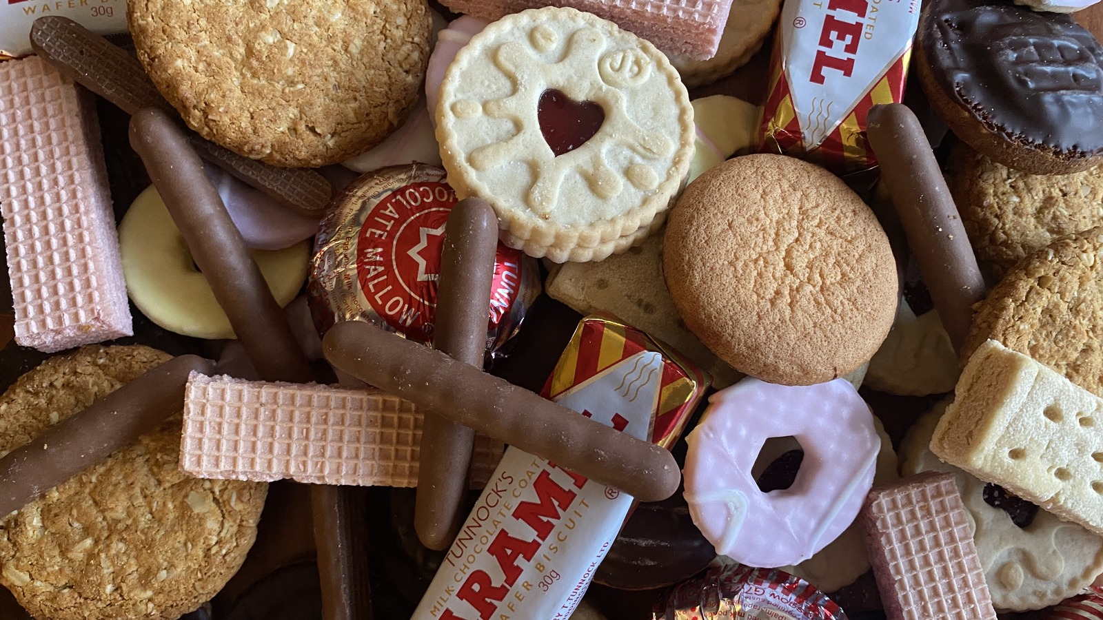 18 Popular British Biscuits Ranked