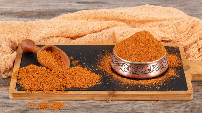 dried ground cajun powder spice