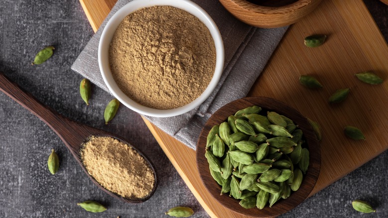 powdered cardamom and seeds