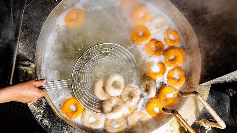 Boiling bagels in big vat