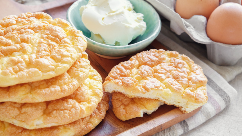 Cloud bread with dip