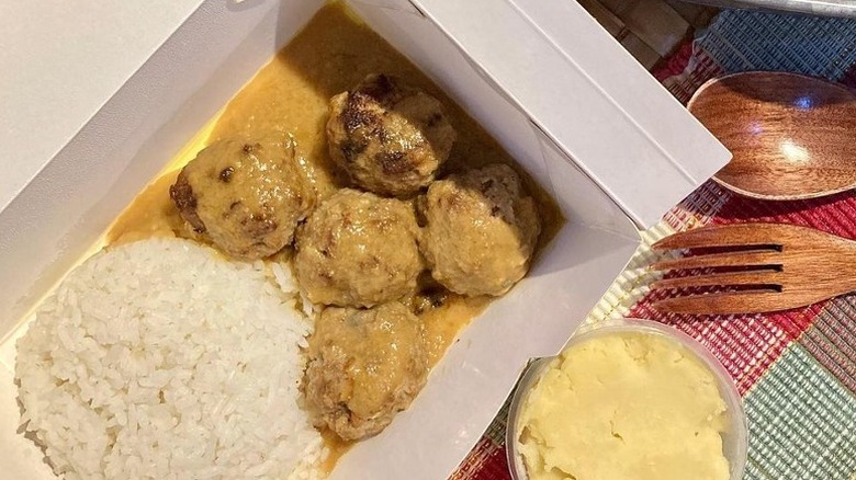 White box with meatballs