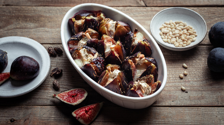 Figs in white bowl on wooden table