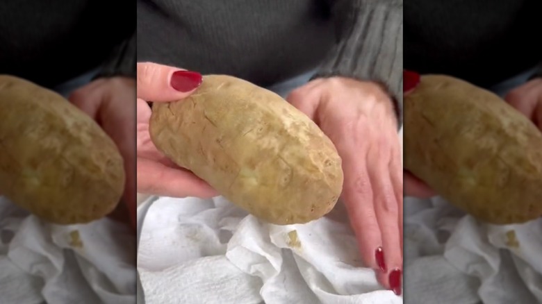 potato with moist towel