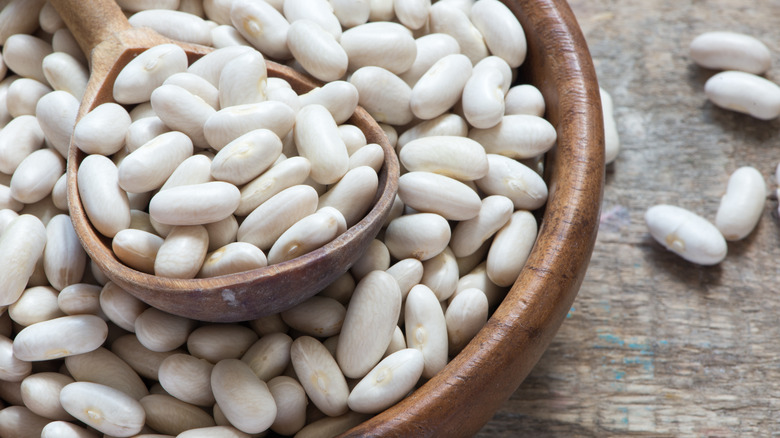 Cannellini beans in water