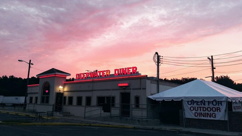 Deepwater Diner restaurant exterior