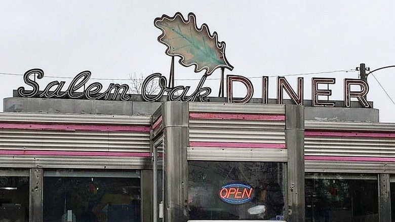 Salem Oak Diner neon sign