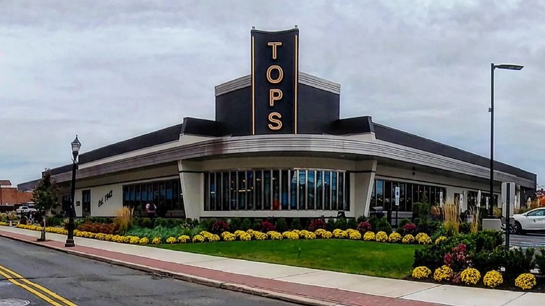 Tops Diner restaurant exterior