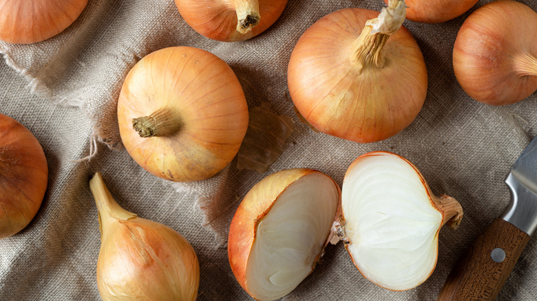 Yellow onions on towel