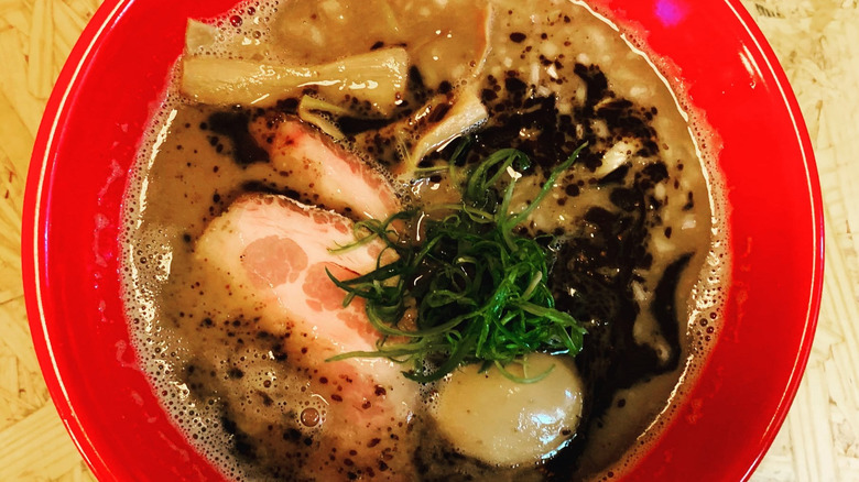 Susuru's ramen in red bowl