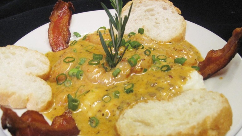 Shrimp and grits with bacon