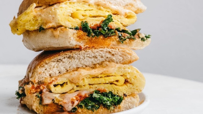 scrambled egg sandwich