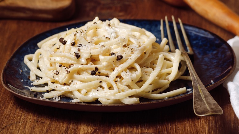 Cacio e pepe pasta on dish