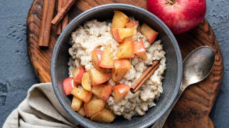 Oatmeal with apple pieces