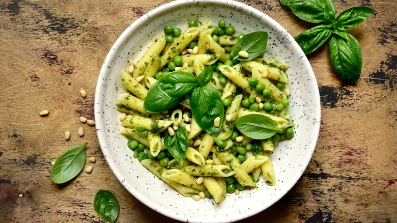 penne pasta peas