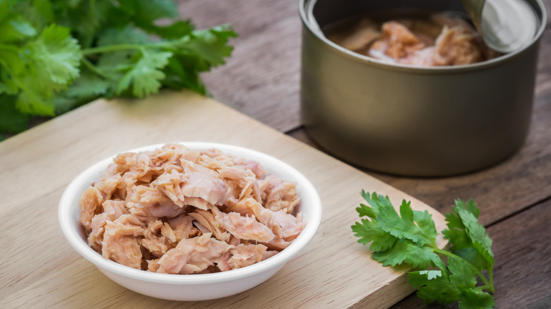 canned tuna in bowl