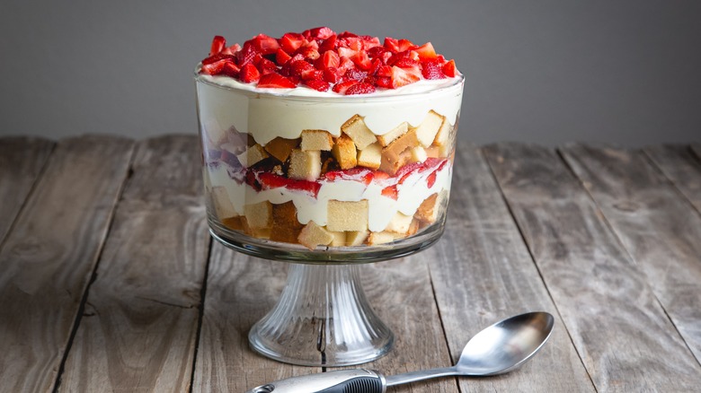 Strawberry trifle with cake