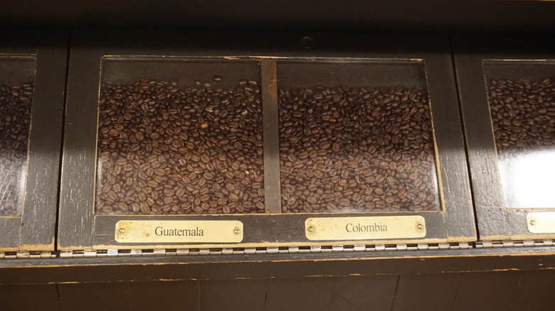 Coffee display with plaques