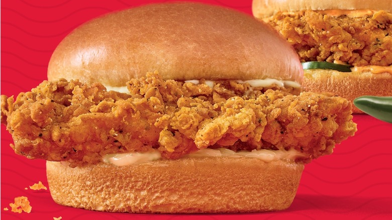 close up chicken sandwich