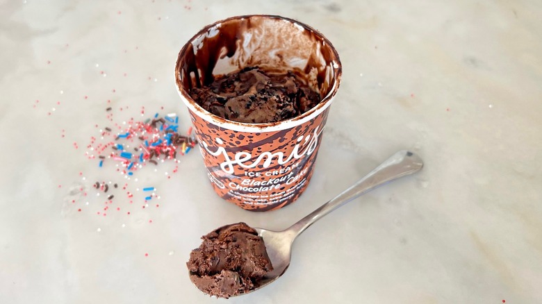 Jeni's Blackout Chocolate Cake pint