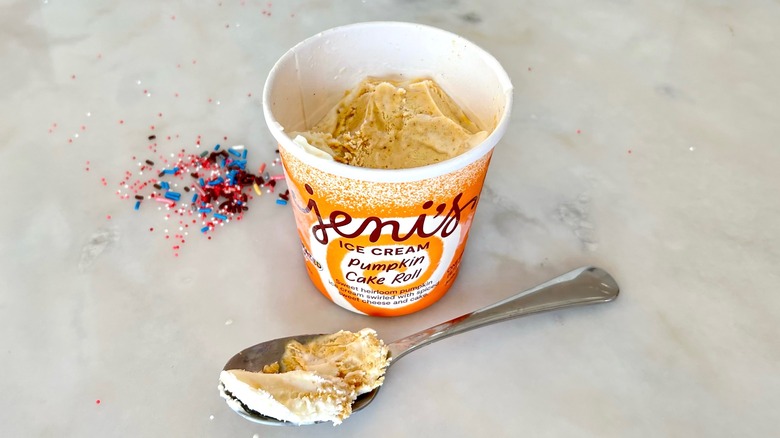 Jeni's Pumpkin Cake Roll pint