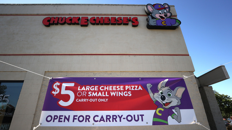 Chuck E. Cheese building