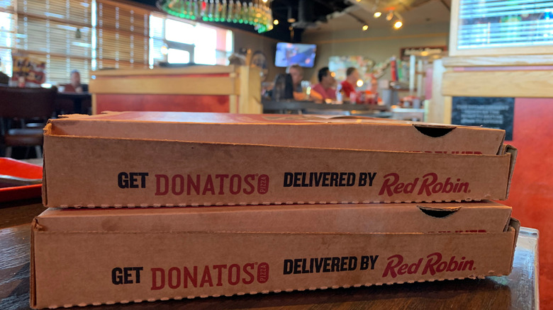 Donatos pizza boxes