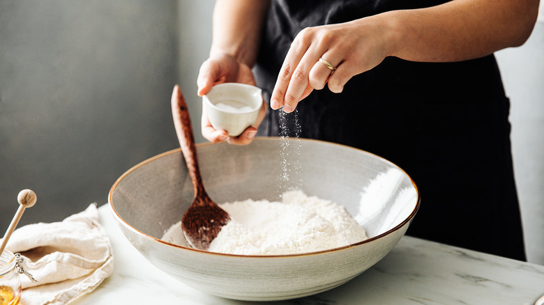 Sprinkling salt in flour