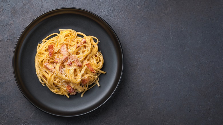 Carbonara pasta on blue plate