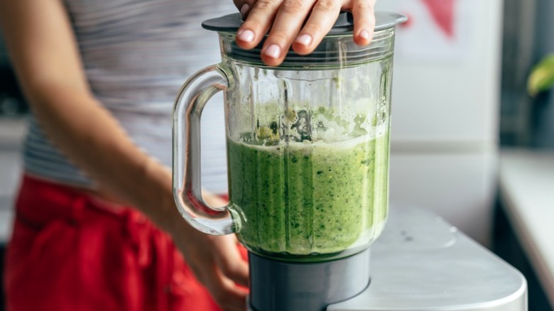 making a green smoothie