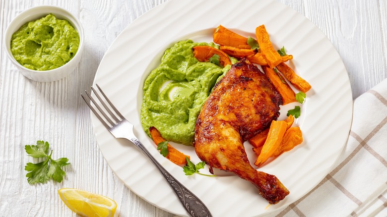 avocado puree served with chicken