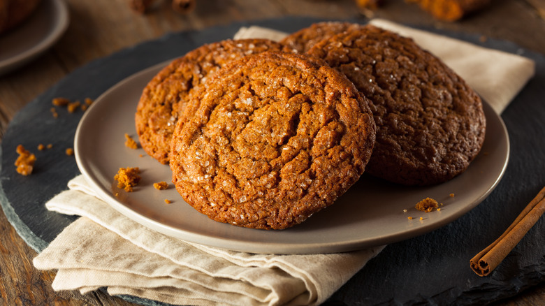 Gingersnap cookies on plate