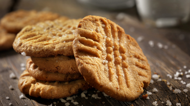 Peanut butter cookies with salt