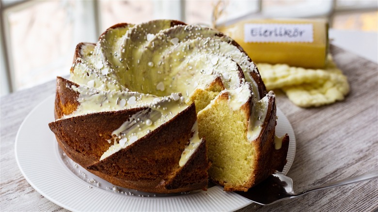 Eggnog bundt cake