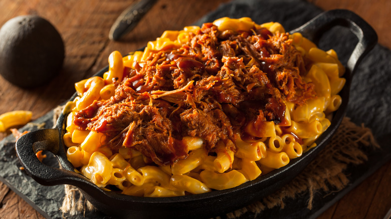 Pulled pork mac and cheese