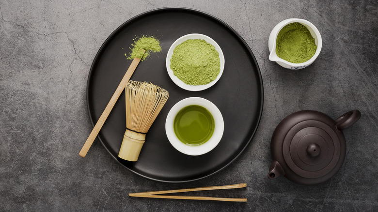 matcha powder and equipment