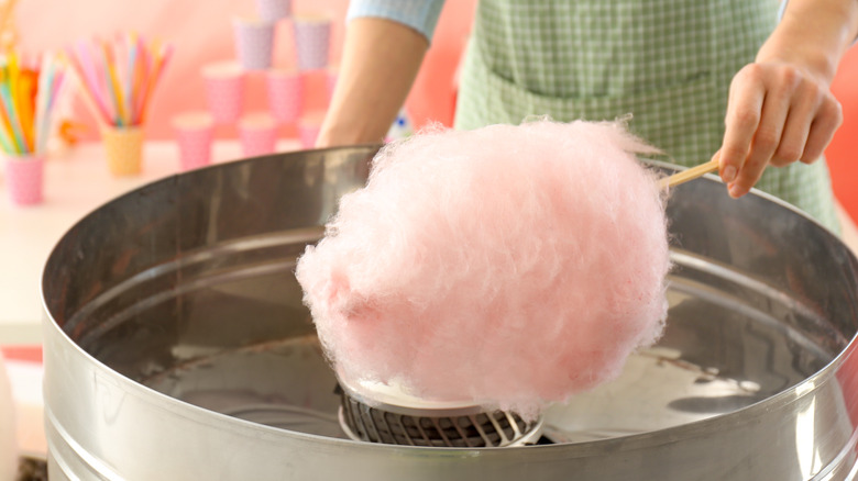 making pink cotton candy