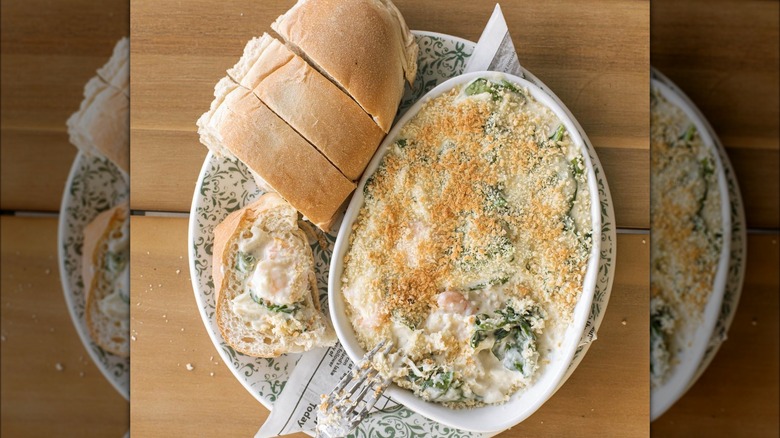 Seafood fondue with sliced bread