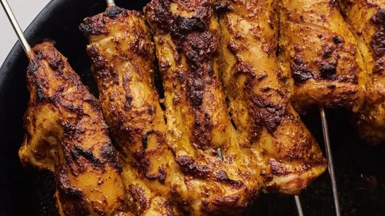 Close-up of tandoori chicken skewers 