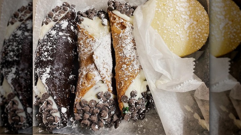 cannolis in box 