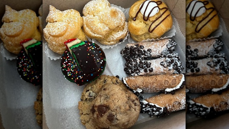 Italian pastries in box 