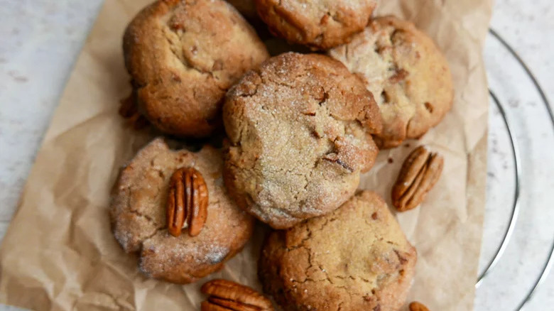 Pecan sandies on wire rack