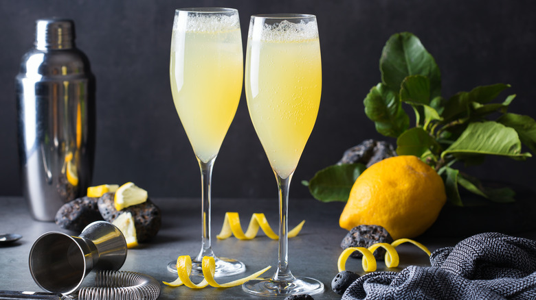 French 75 champagne / gin cocktail