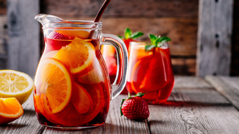 Wine mixed drink sangria punch