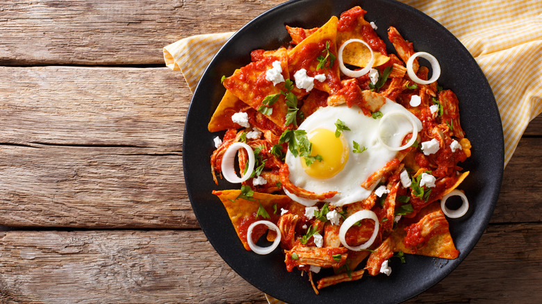 Chilaquiles with egg