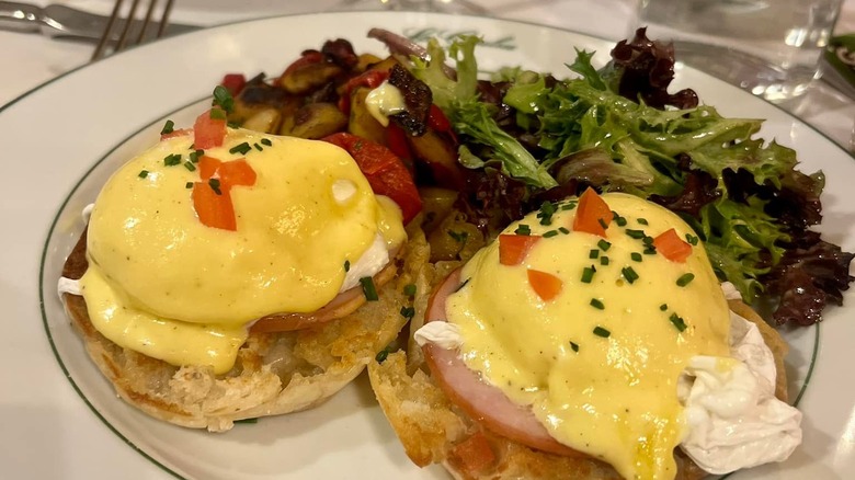 Eggs benedict at La Goulue