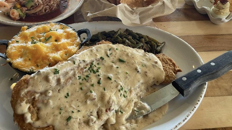 Chicken-fried steak plate